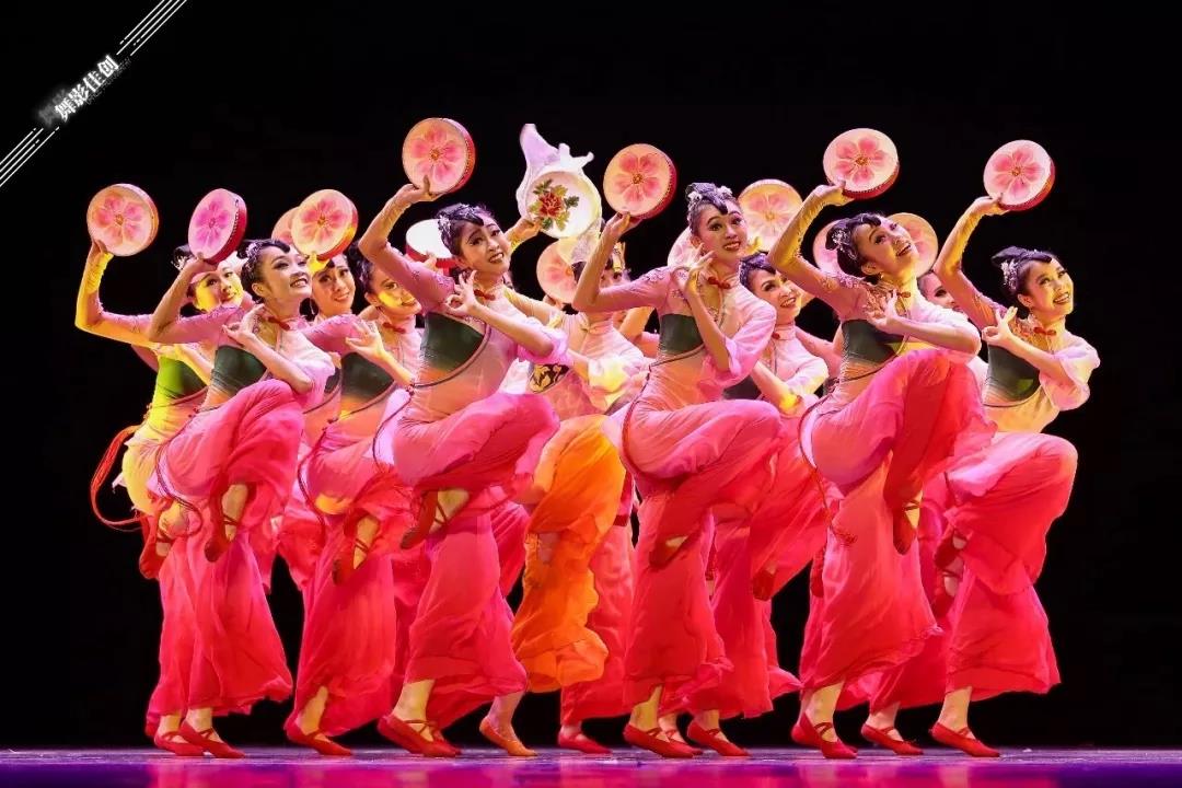 作为中国舞蹈届唯一国家级评奖活动——第十二届中国舞蹈"荷花奖"民族